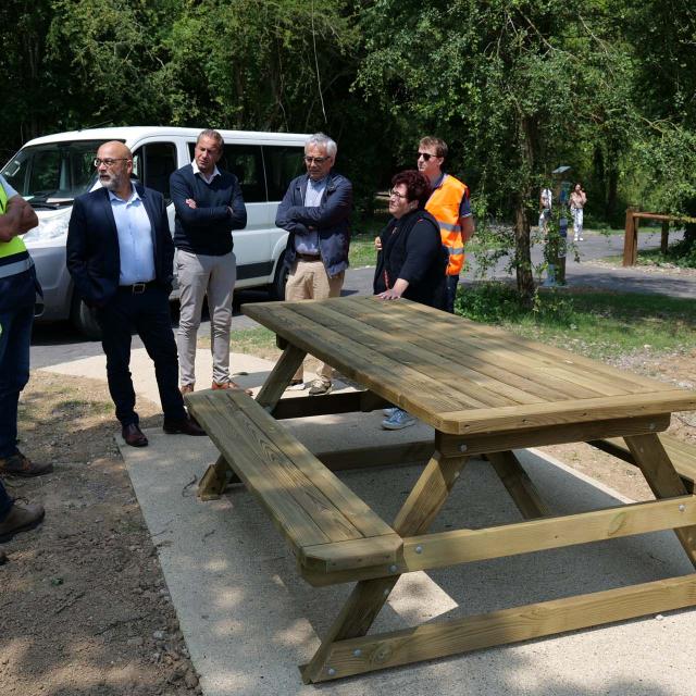 Chemin Vert Du Petit Caux - Aménagement - tables de pique-nique - Juillet 2023